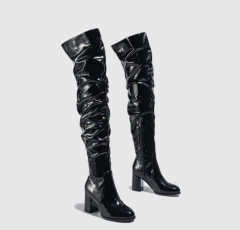 Imagem do Bota de couro em relevo Cano Super Alto com Salto Grosso Betany.