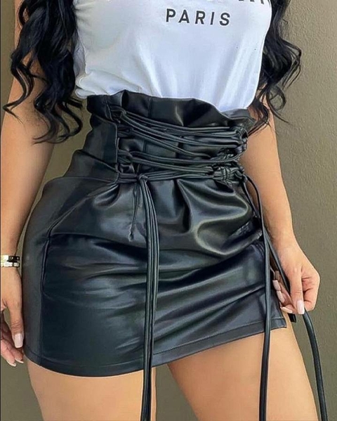 Saia de Couro Sintético Preta Sexy com Amarrações Estilo Inglesa.