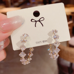 Brinco de Argola de Strass, Brinco de Strass Mandi.