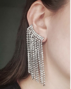 Brinco Longo em Cascata de Strass Emy.