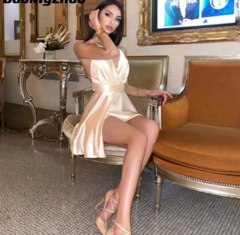 Vestido Laura Elegante de Costas Nuas em Cetim.