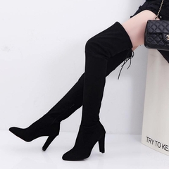 Bota Sexy de Couro de Camurça Cano Alto com Salto Grosso Estilo Britânico Valery.