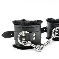 Algema e Tapa Olho de Couro com Pelos para Brincadeiras Eróticas - comprar online