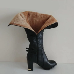 Bota Cano Longo Elegante com Fecho de Zíper Lacy.