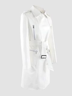 Jaqueta de Couro Branco Longa Feminina Tipo Sobretudo Com Fecho de Cinto - Clube das Coisas - Tudo para Você ficar mais Linda e Sexy