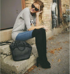 Bota Feminina em Camurça Cano Alto com Salto Grosso Estilo Britânico Valery - loja online