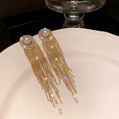 Brinco Redondo com Perola e Fios em Cascata de Strass Clara. - Clube das Coisas - Tudo para Você ficar mais Linda e Sexy