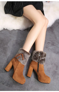 Bota cano curto com pelo Salto Alto Quadrado de luxo Ankle. - Clube das Coisas - Tudo para Você ficar mais Linda e Sexy