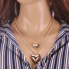 Colar com Pingente de Coração Multicamadas, Gargantilha Corrente Grossa Pamela. na internet