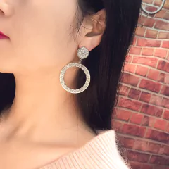 Brinco de argola Grande com Strass Wendy.