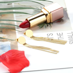 Brinco com Fios Longos elegantes. - Clube das Coisas - Tudo para Você ficar mais Linda e Sexy