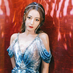 Tiara toda em Strass com Fios Longos de Strass Branda. - Clube das Coisas - Tudo para Você ficar mais Linda e Sexy