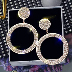 Brinco de argola Grande com Strass Wendy. - comprar online