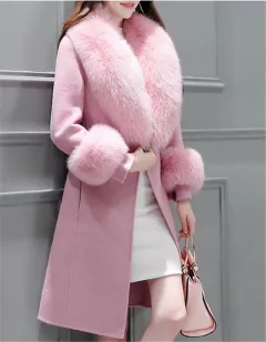 Casaco Helena Longo Chic com Gola Peluda. na internet