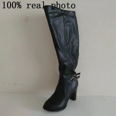 Bota Cano Longo Elegante com Fecho de Zíper Lacy.