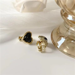 Brinco de Coração Pequeno Rose. - loja online