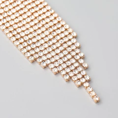 Brinco Blogueira Jade Picon Cascata com Strass e Franja Anne. na internet