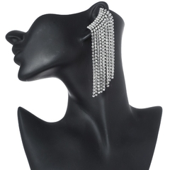Brinco Longo em Cascata de Strass Emy. - Clube das Coisas - Tudo para Você ficar mais Linda e Sexy