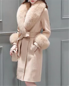 Casaco Helena Longo Chic com Gola Peluda. - loja online