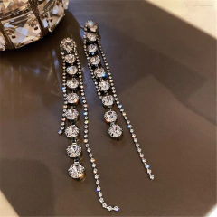 Brinco Longo para Festa com Strass Grande e Fios em Cascata Daisy. - loja online