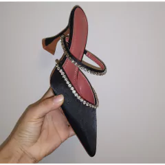 Sandália de salto alto com detalhe em strass Isa. - comprar online