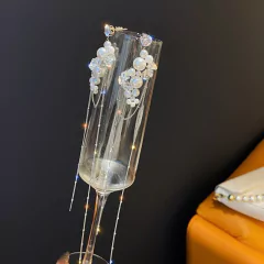 Brinco Longo Pérolas de Água Doce com Fios Cascata, Brinco de Luxo Elizabeth. - comprar online