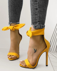 Sandália de Salto Alto de Camurça, Sandália Novo Designer com lacinho. na internet