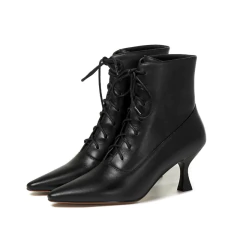 Bota de couro Ankle com Cadarço Cruzado e Salto Alto Quadrado Biby. - Clube das Coisas - Tudo para Você ficar mais Linda e Sexy