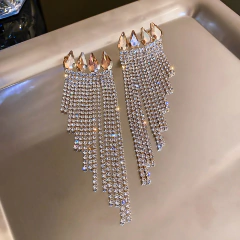 Brinco com Gota e Fios em Cascata de Strass Chloe. - Clube das Coisas - Tudo para Você ficar mais Linda e Sexy