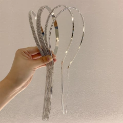 Tiara toda em Strass com Fios Longos de Strass Branda. na internet