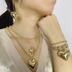 Colar com Pingente de Coração Multicamadas, Gargantilha Corrente Grossa Pamela.