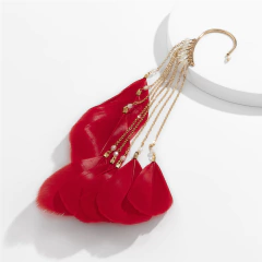 Imagem do Brinco Longo de Pena, Brinco Moderno de Pena Grande Emma.