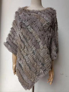 Poncho Rihanna Elegante de Pele de Coelho Xale. na internet