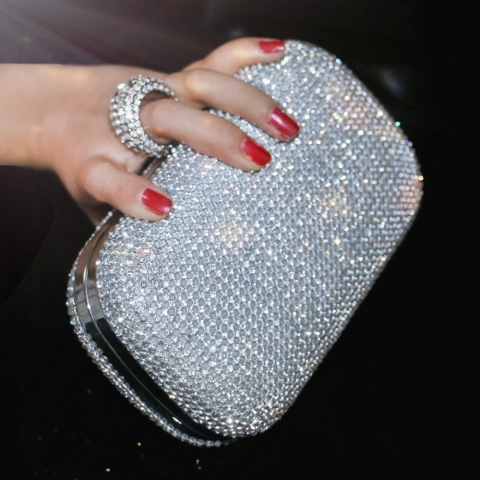Bolsa de Dedo toda em Strass, Bolsa Feminina de Metal, Bolsa Pequena de Strass.