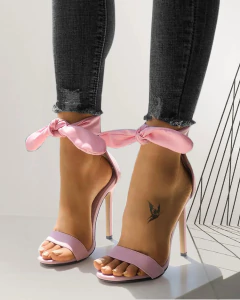 Sandália de Salto Alto de Camurça, Sandália Novo Designer com lacinho.