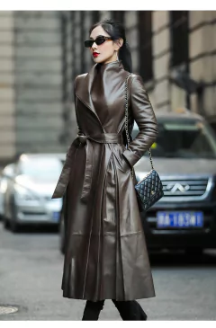 Sobretudo Mega Longo Marrom de Couro Charlotte.