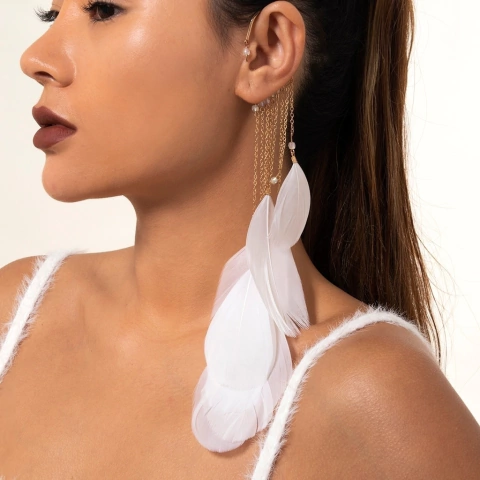 Brinco Longo de Pena, Brinco Moderno de Pena Grande Emma.