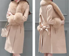 Imagem do Casaco Helena Longo Chic com Gola Peluda.