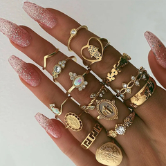 Conjunto de Anéis com Strass Scarlett, Kit de Anéis, Anéis Luxuosos Femininos. na internet