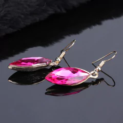 Colar com flor de cristal grande, Gargantilha de cristal com flor grande Beka. - comprar online