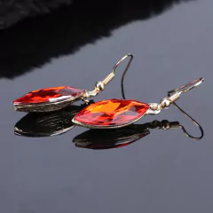 Colar com flor de cristal grande, Gargantilha de cristal com flor grande Beka. - comprar online