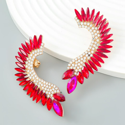 Brinco Elizabeth Estilo Piercing de Folhas de Cristal.