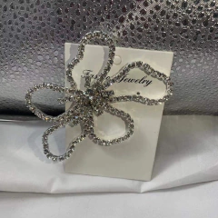 Brinco Sabrina Satto Flor com Strass, Brinco de Festa. na internet