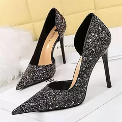 Sapato Scarpin com Detalhes em Lantejoulas e Saltos de 7cm a 10.5cm Olívia - Clube das Coisas - Tudo para Você ficar mais Linda e Sexy