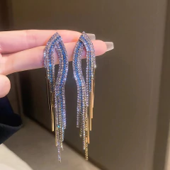 Brinco Estilo Cascata com Cristal de Strass Elegante Ashiley. na internet