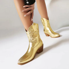 Bota Retrô de Cowboy, Bota de Salto Grosso, Bota de Cano Curto Margarethe. - Clube das Coisas - Tudo para Você ficar mais Linda e Sexy