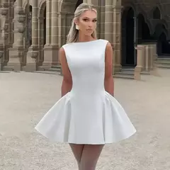 Vestido Curto Elegante Gola Quadrada Emma