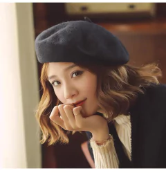 Touca Boina feminina de lã Livya. na internet