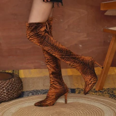 Imagem do Bota Feminina Cano Longo de Camurça, Bota Linda e Sensual de Tecido Cano Longo.