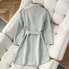 Imagem do Casaco Elegante Longo de Lã com Abotoamento e Cinto Trinity.